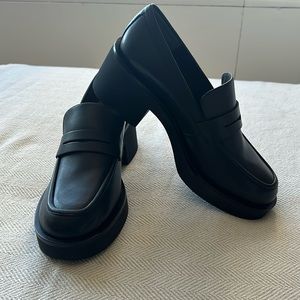 NIB Stuart Weitzman Black Sussex Loafer